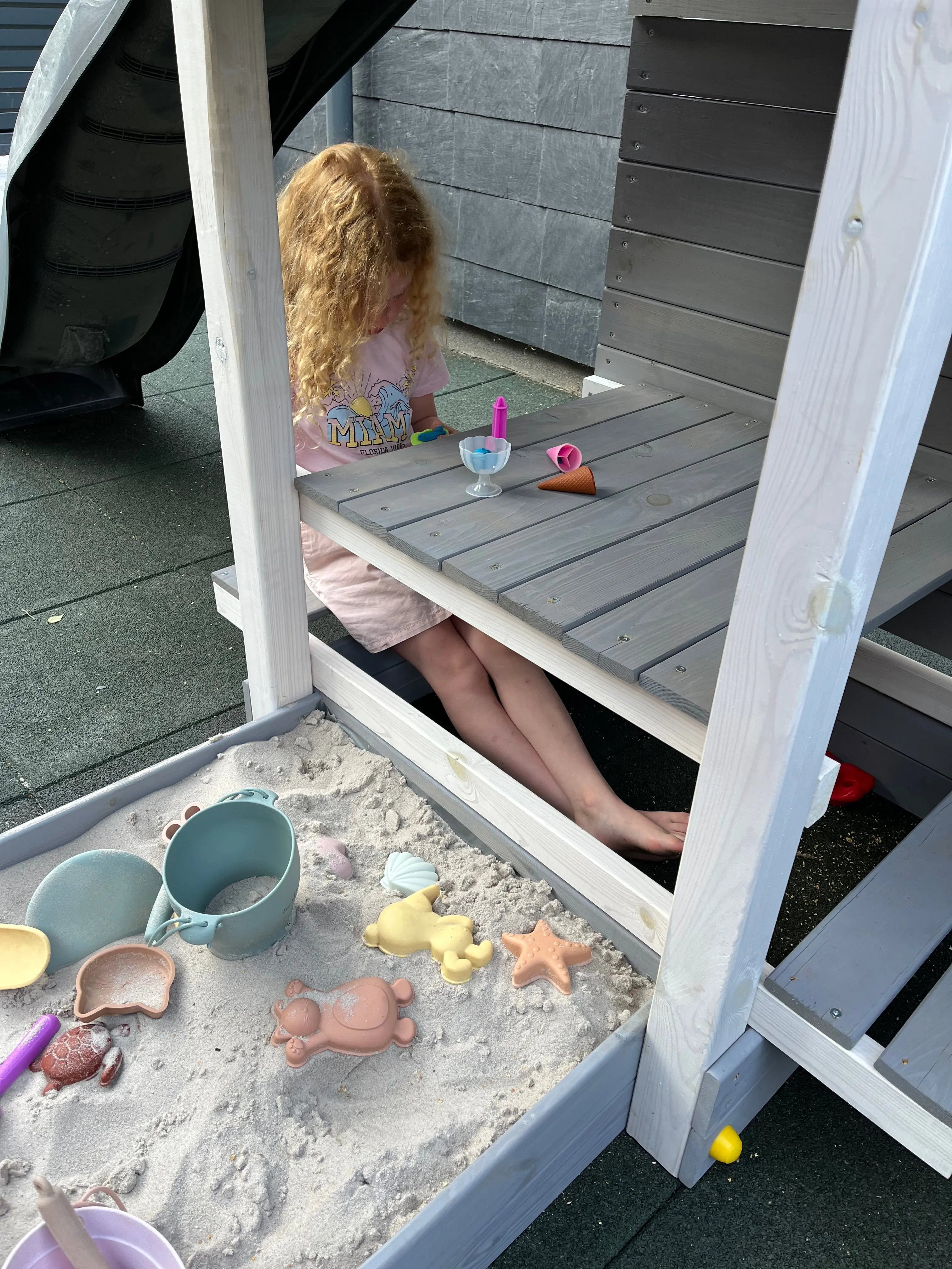 Medinė žaidimų aikštelė su sūpynėm "AKTYVUKAS GW" (balta-pilka) Kinderis.eu