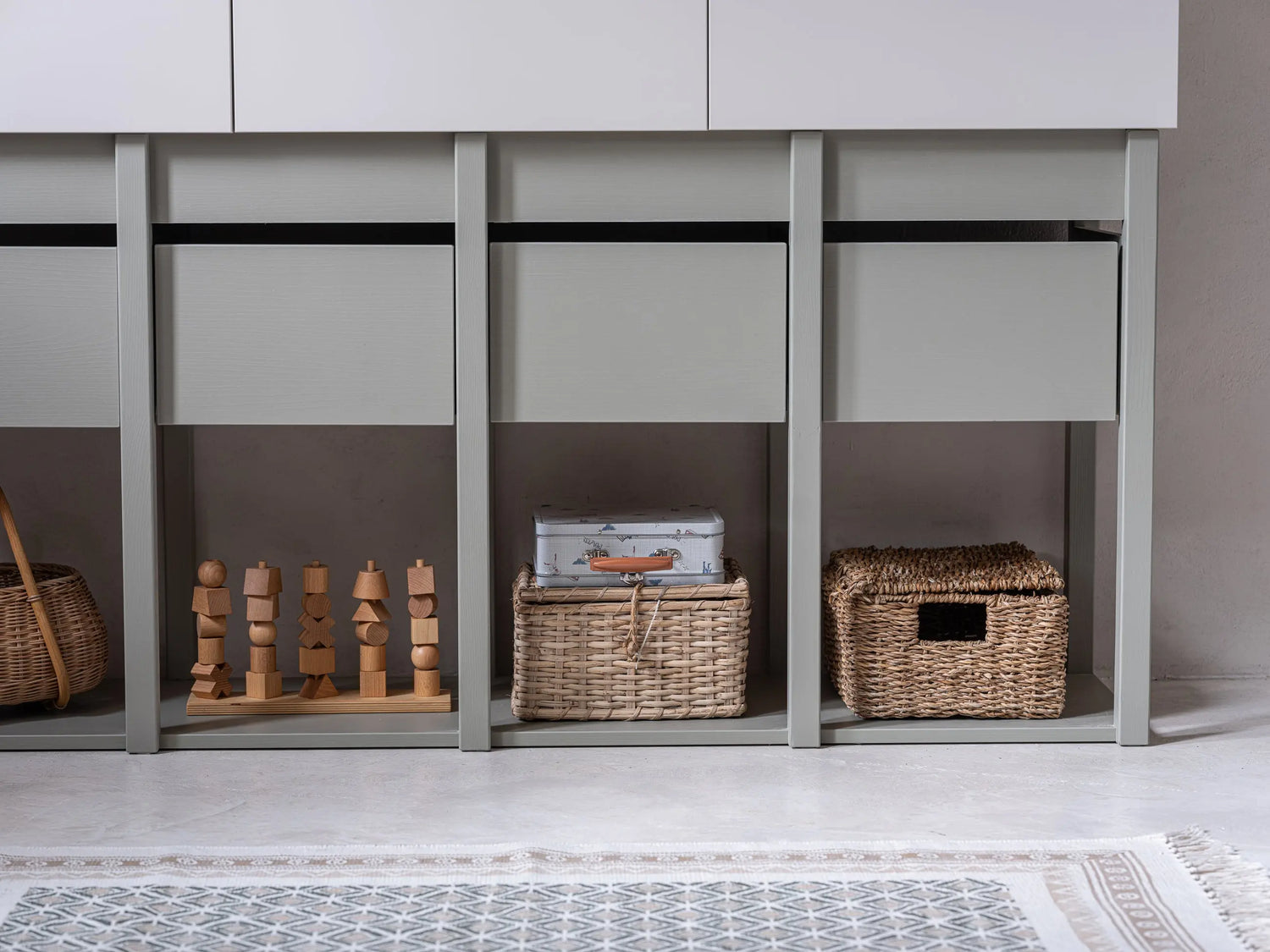 Medinė Montessori stiliaus komoda Kinderis.eu