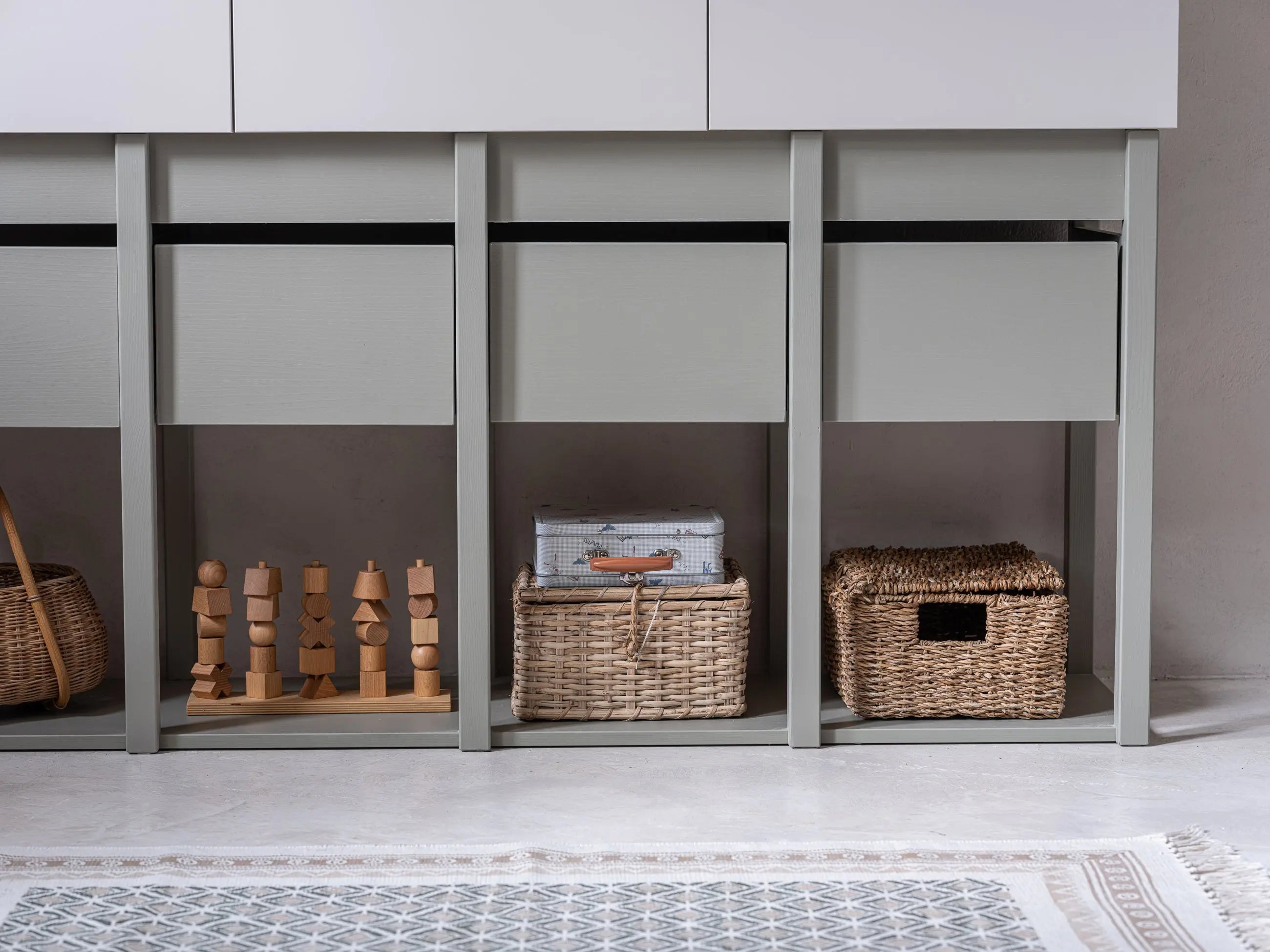 Medinė Montessori stiliaus komoda Kinderis.eu