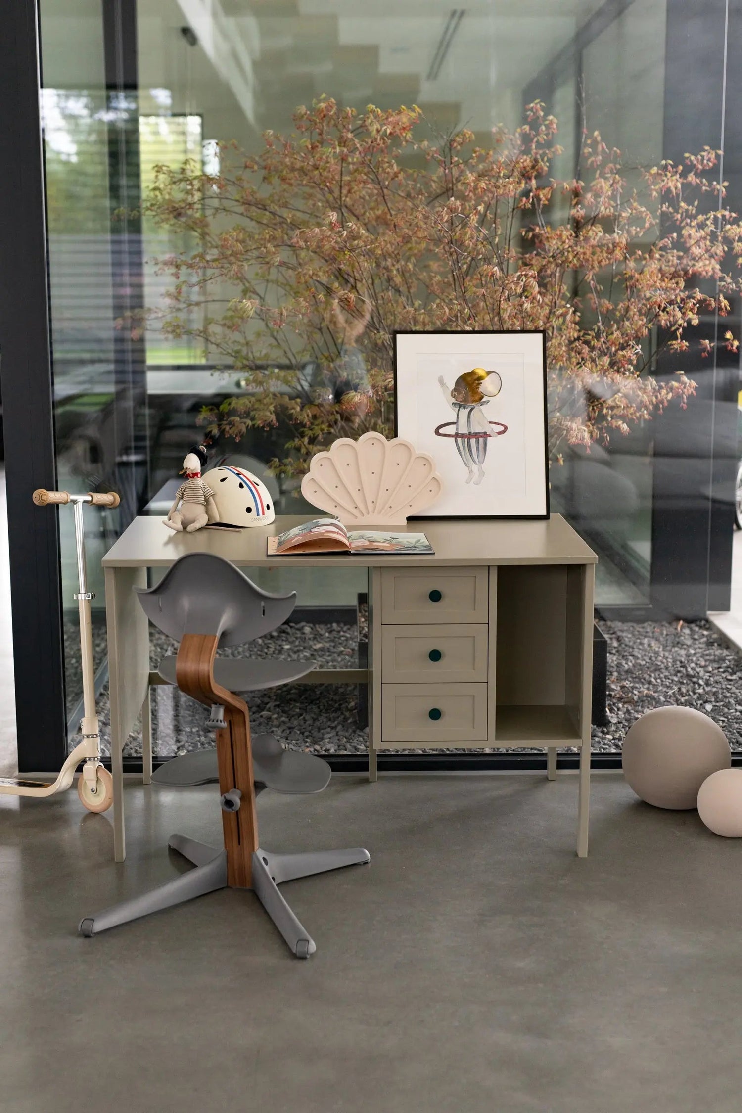 Rašomasis stalas su stalčiais ir šonine lentyna "VINTAGE", eucalyptus