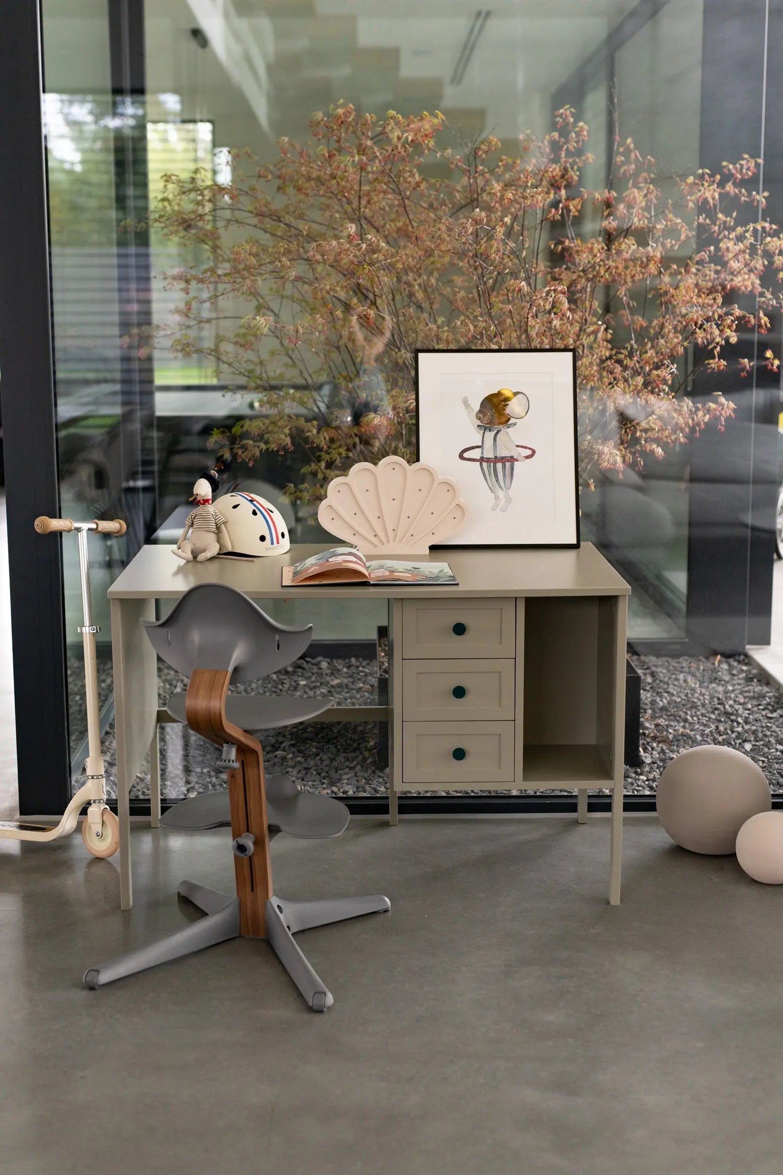 Rašomasis stalas su stalčiais ir šonine lentyna "VINTAGE", eucalyptus