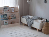 reguliuojama kudikio lovyte kuri yra pastatyta vaiko kambaryje