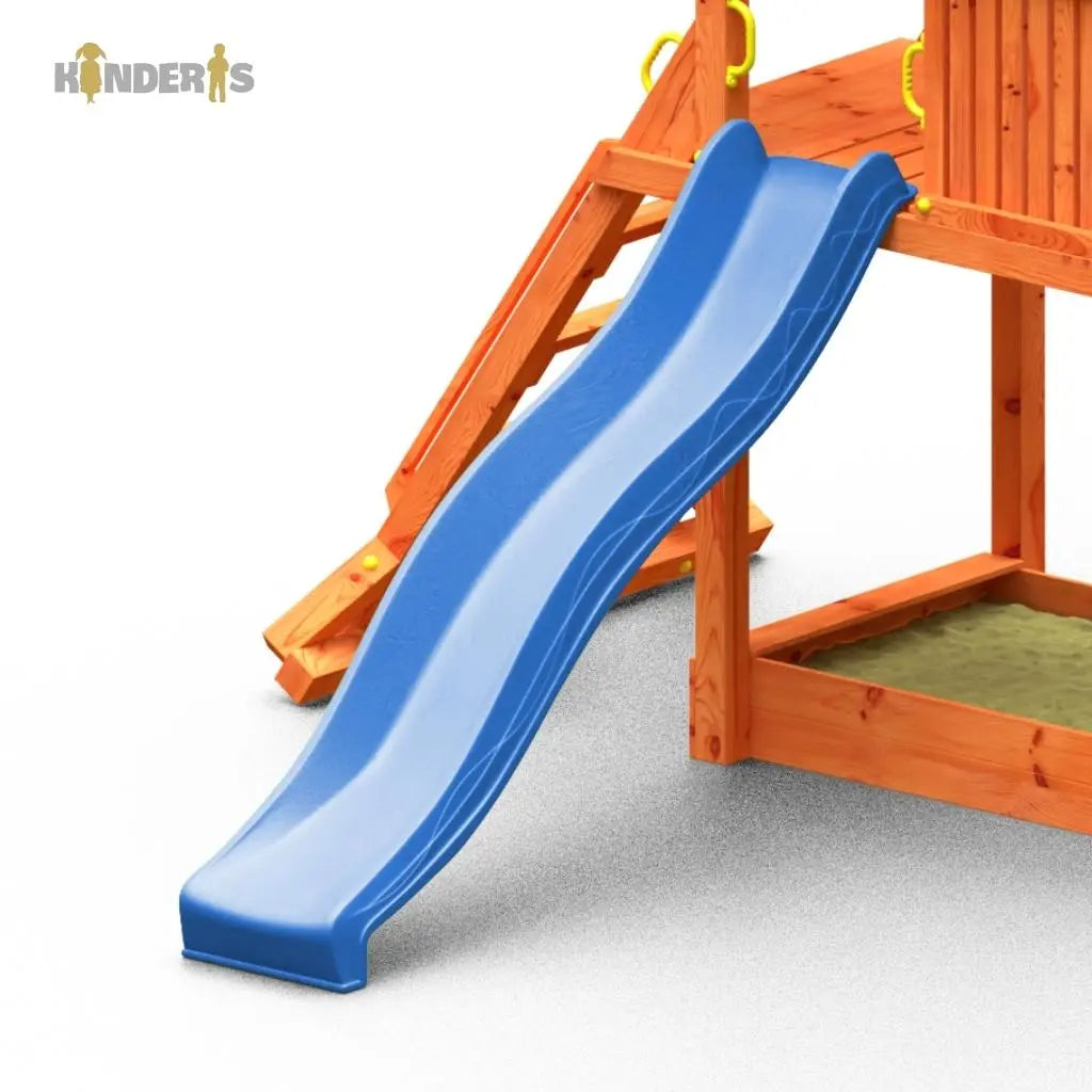 medinis vaikiskas zaidimu namelis pastatytas lauke