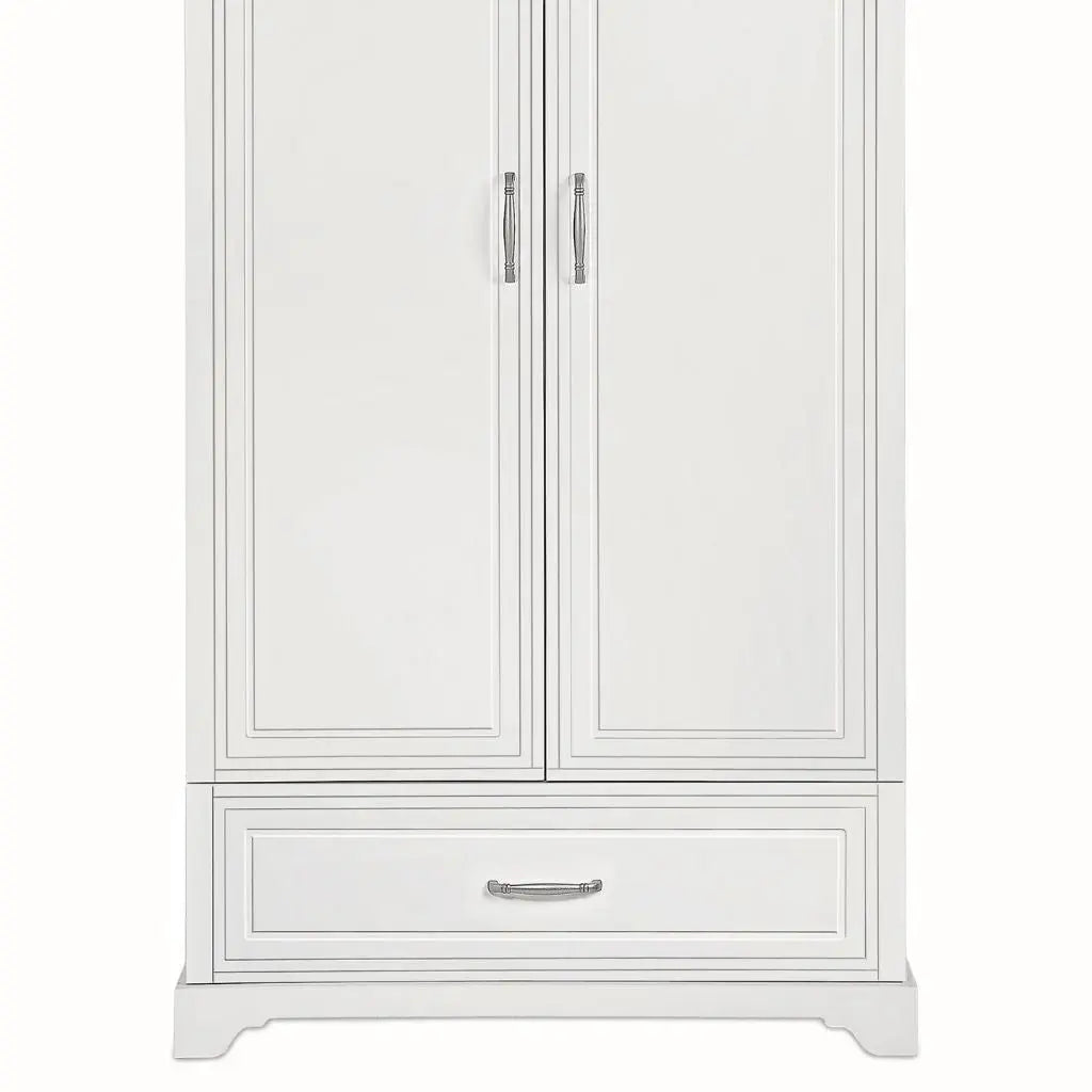 dvieju duru spinta su ivairaus dydzio stalciais