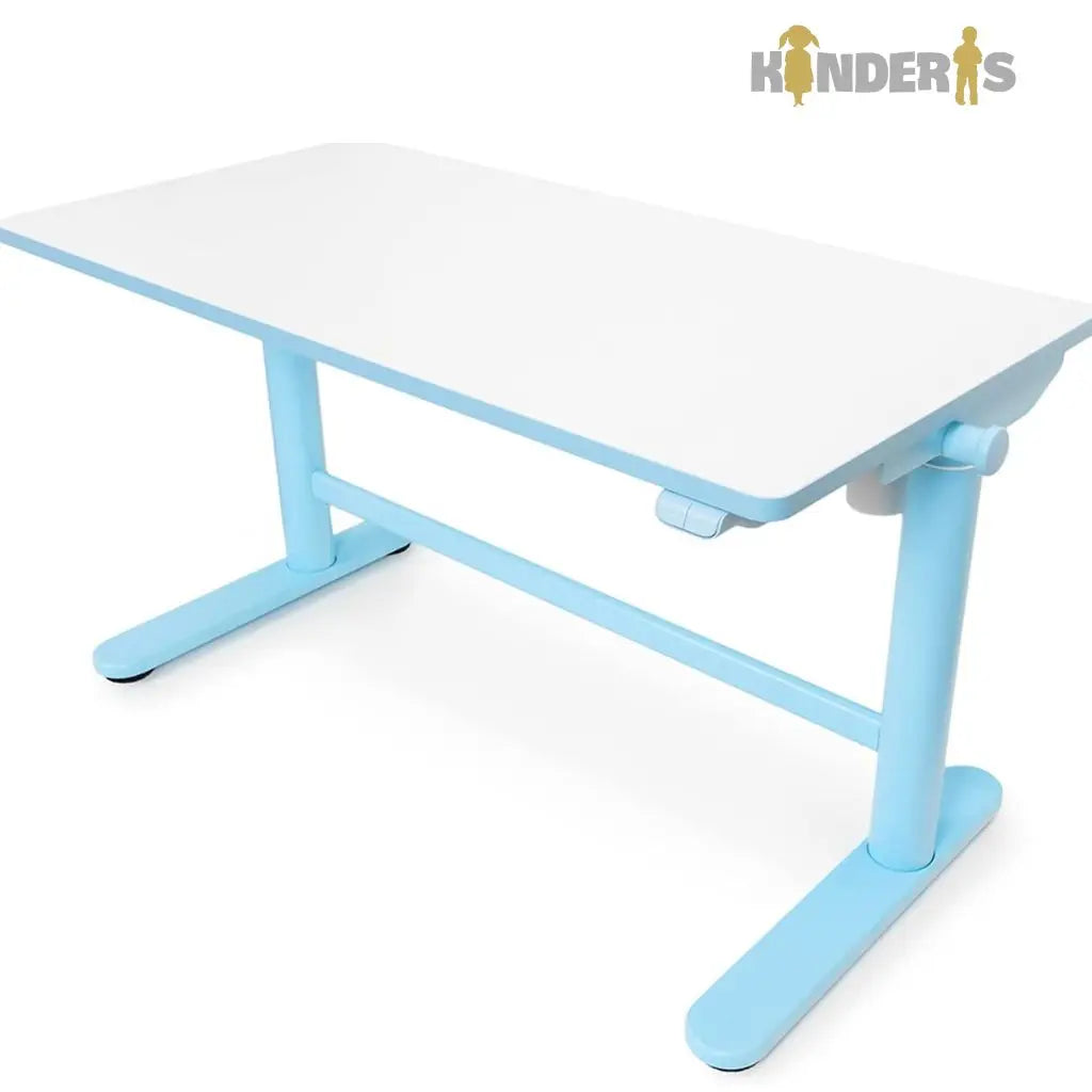 ergonomiškas stalas kuris yra vaiko kambaryje