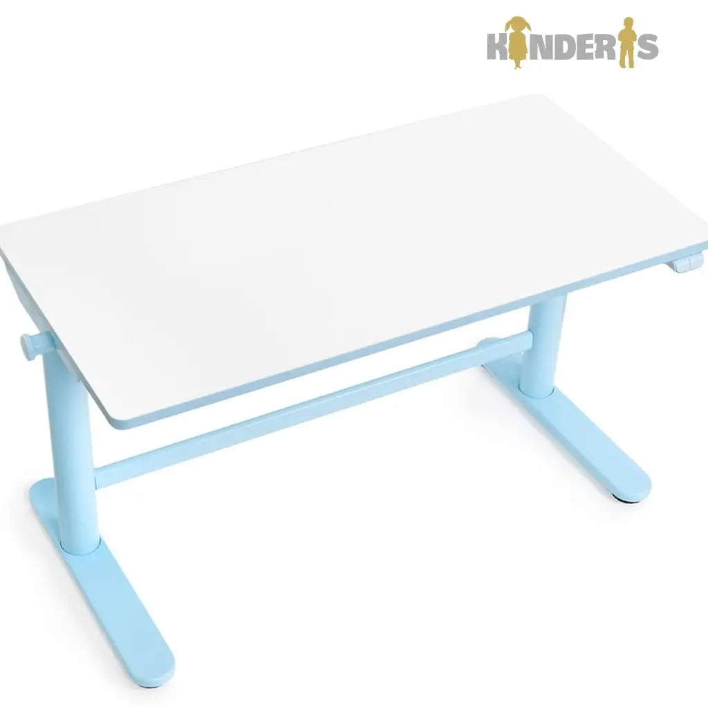 ergonomiškas stalas kuris yra vaiko kambaryje