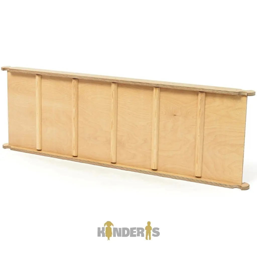 sviesiai rudos spalvos medine ciuozykla skirta laipiojimo trikampiui