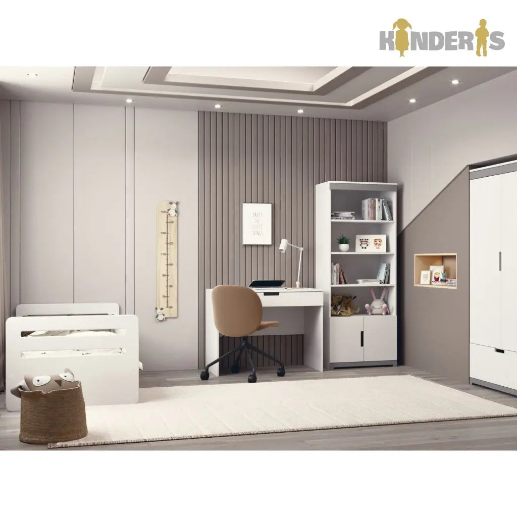 vaikiska lova su atskirais baldu komplektais pastatyta vaiku kambaryje