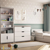 vaikiska lova su atskirais baldu komplektais pastatyta vaiku kambaryje