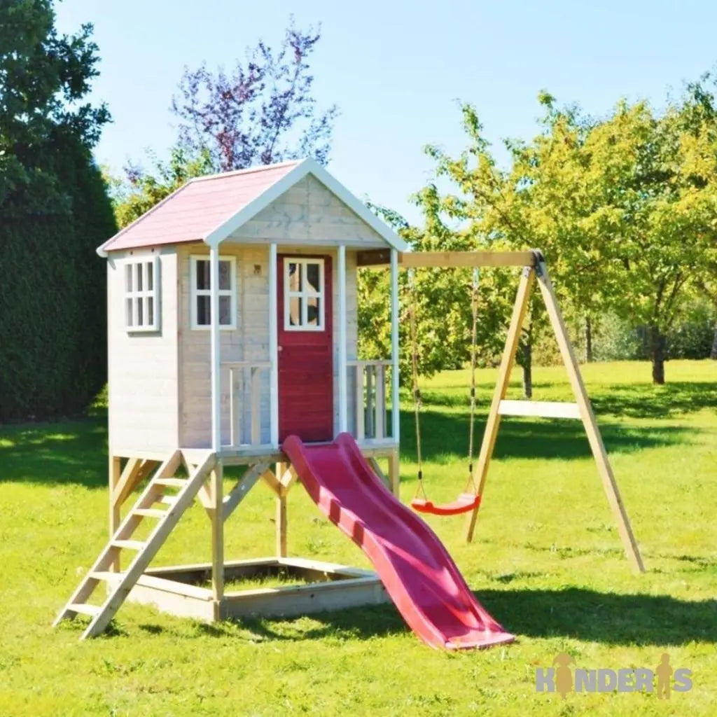 medine zaidimu aikstele pastatyta lauke