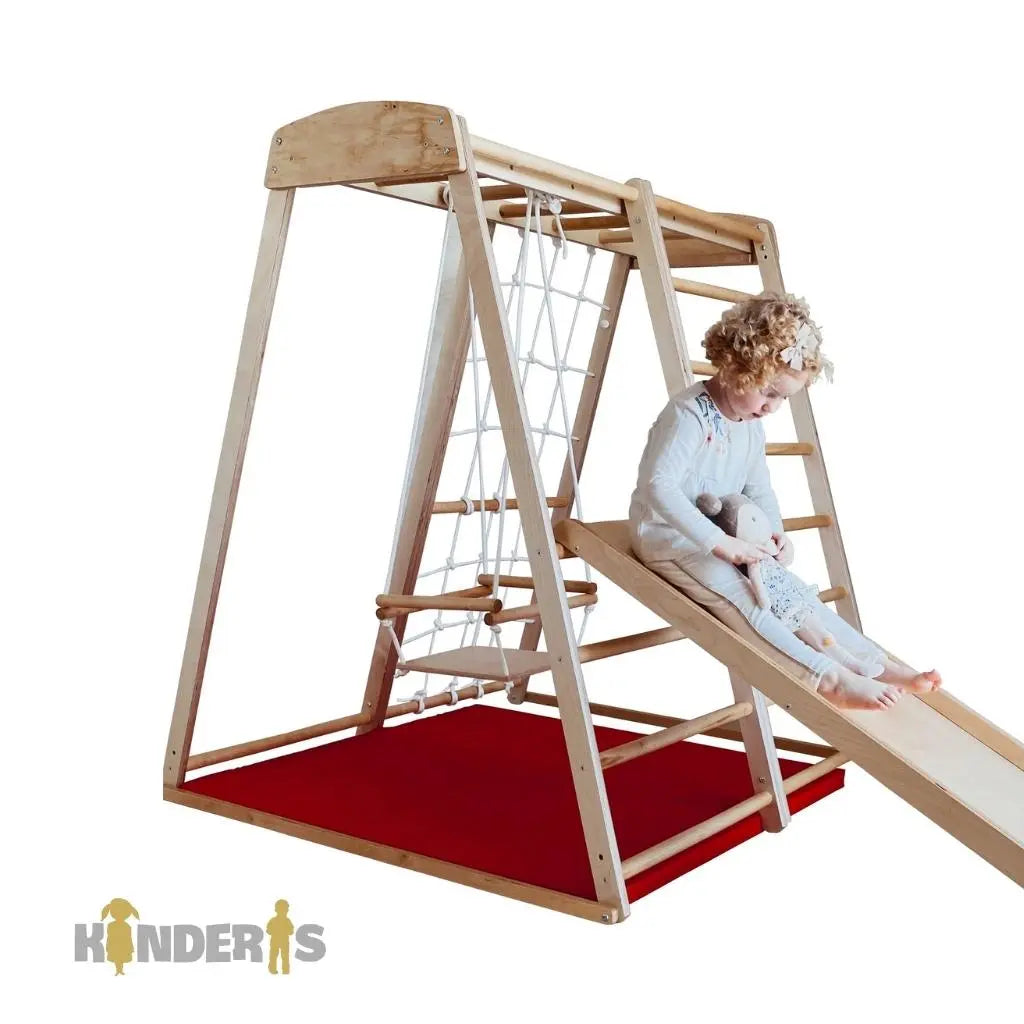 vaikai zaidziantys ant medines zaidimu aiksteles