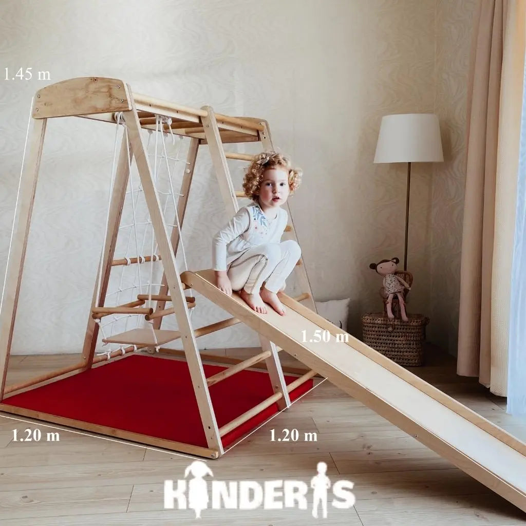 vaikai zaidziantys ant medines zaidimu aiksteles