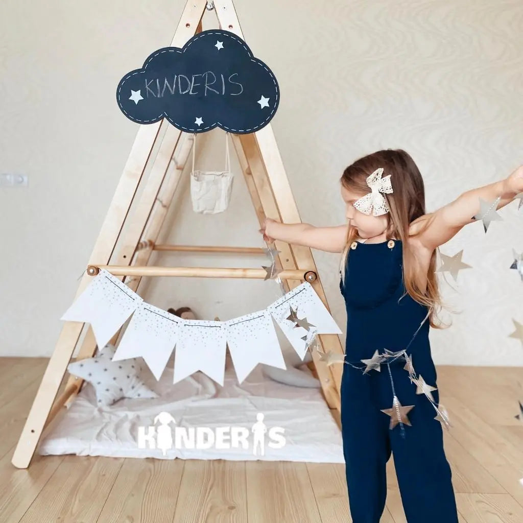 vaikas zaidziantis ant medines zaidimu aiksteles