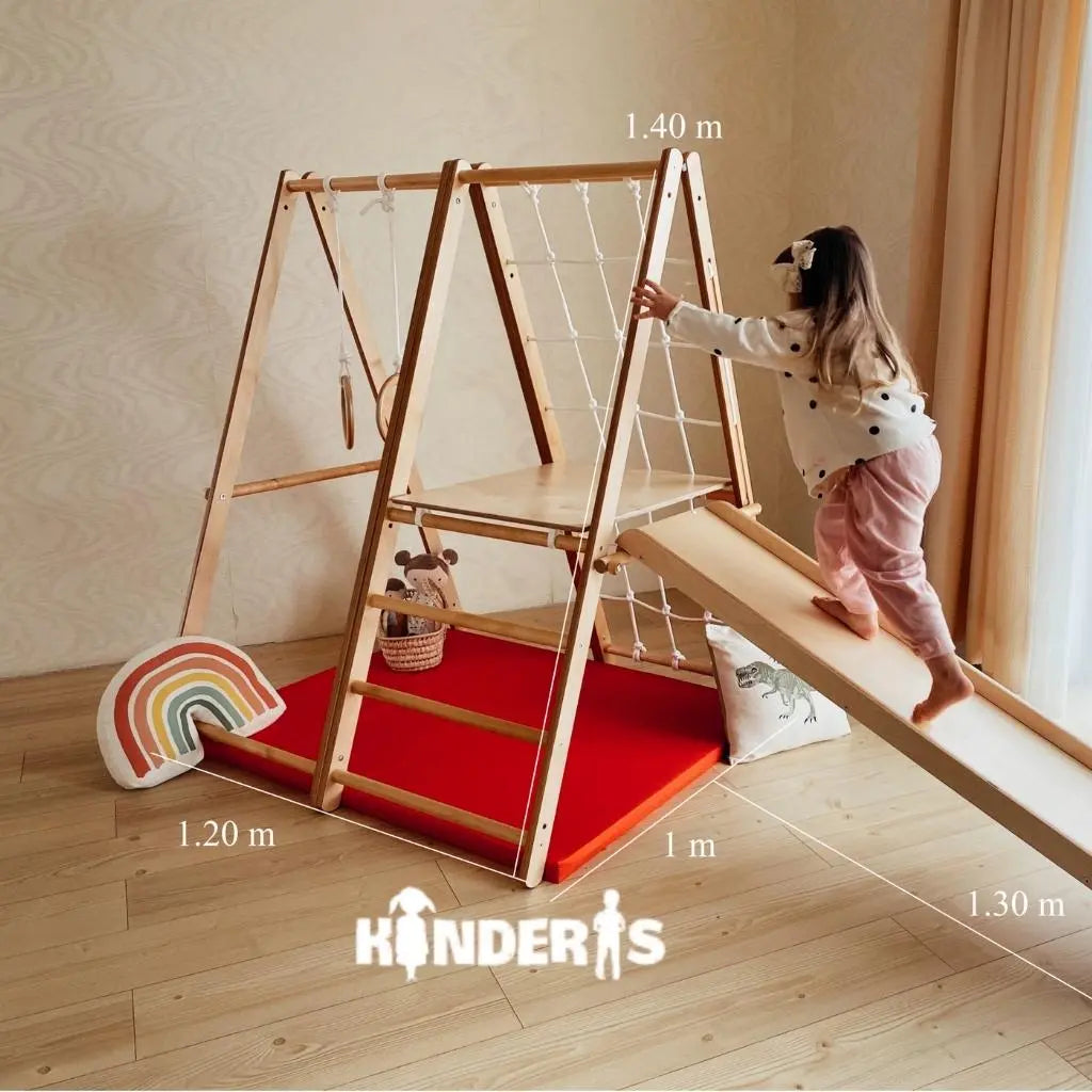 vaikai zaidziantys ant medines zaidimu aiksteles