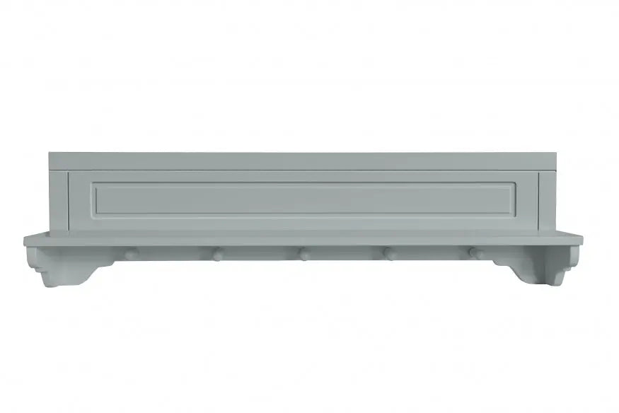 įvaairių spalvų pakabinamos lentynos