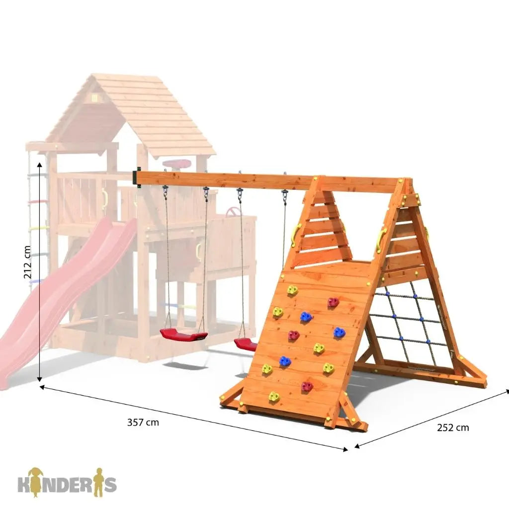 medinis supyniu modelis pastatytas lauke