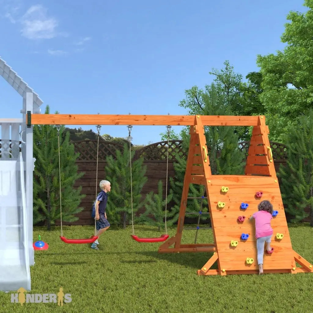 medinis supyniu modelis pastatytas lauke