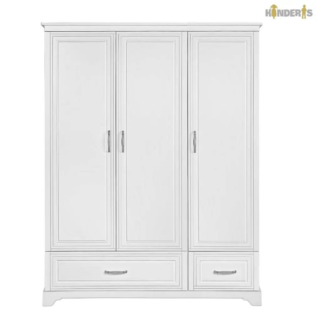 triju duru spinta su skirtingi stalciais