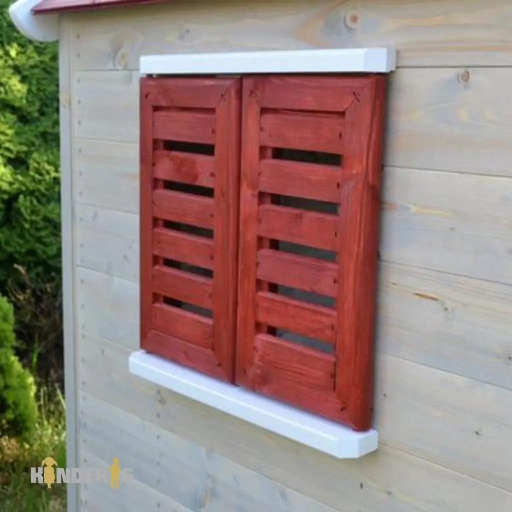 vaikai zaidziantys ant medines zaidimu aiksteles