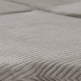 PLUSH NEST „Fluffy Flower“ gėlės formos kilimėlis, 115 × 115 × 5 cm, smėlio spalvos | Kinderis.eu