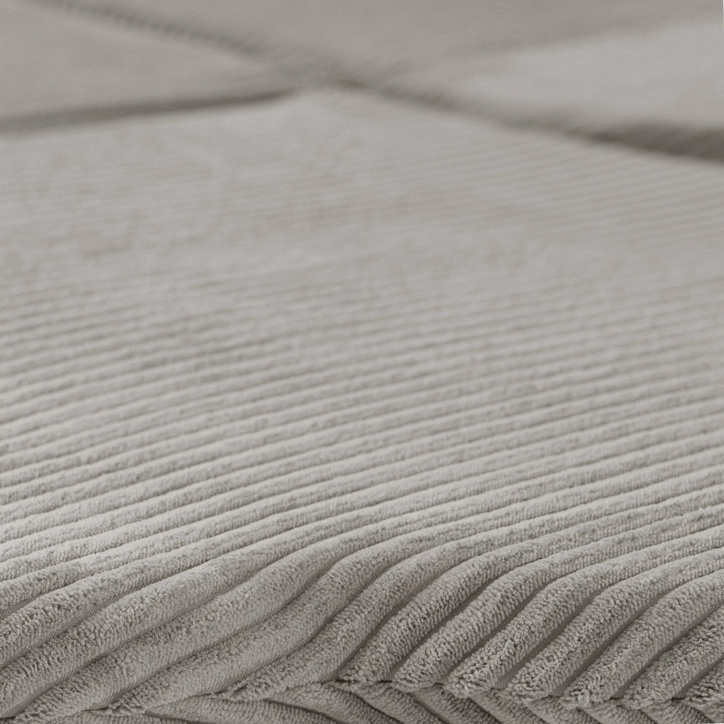 PLUSH NEST „Fluffy Flower“ gėlės formos kilimėlis, 115 × 115 × 5 cm, smėlio spalvos | Kinderis.eu