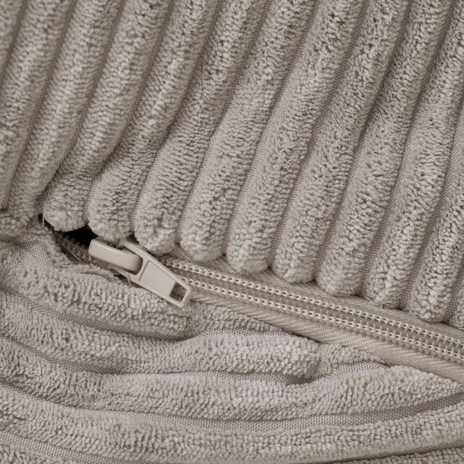 PLUSH NEST Huggy Bear fotelis, 68 × 45 cm, smėlio spalvos, kordurojus | Kinderis.eu