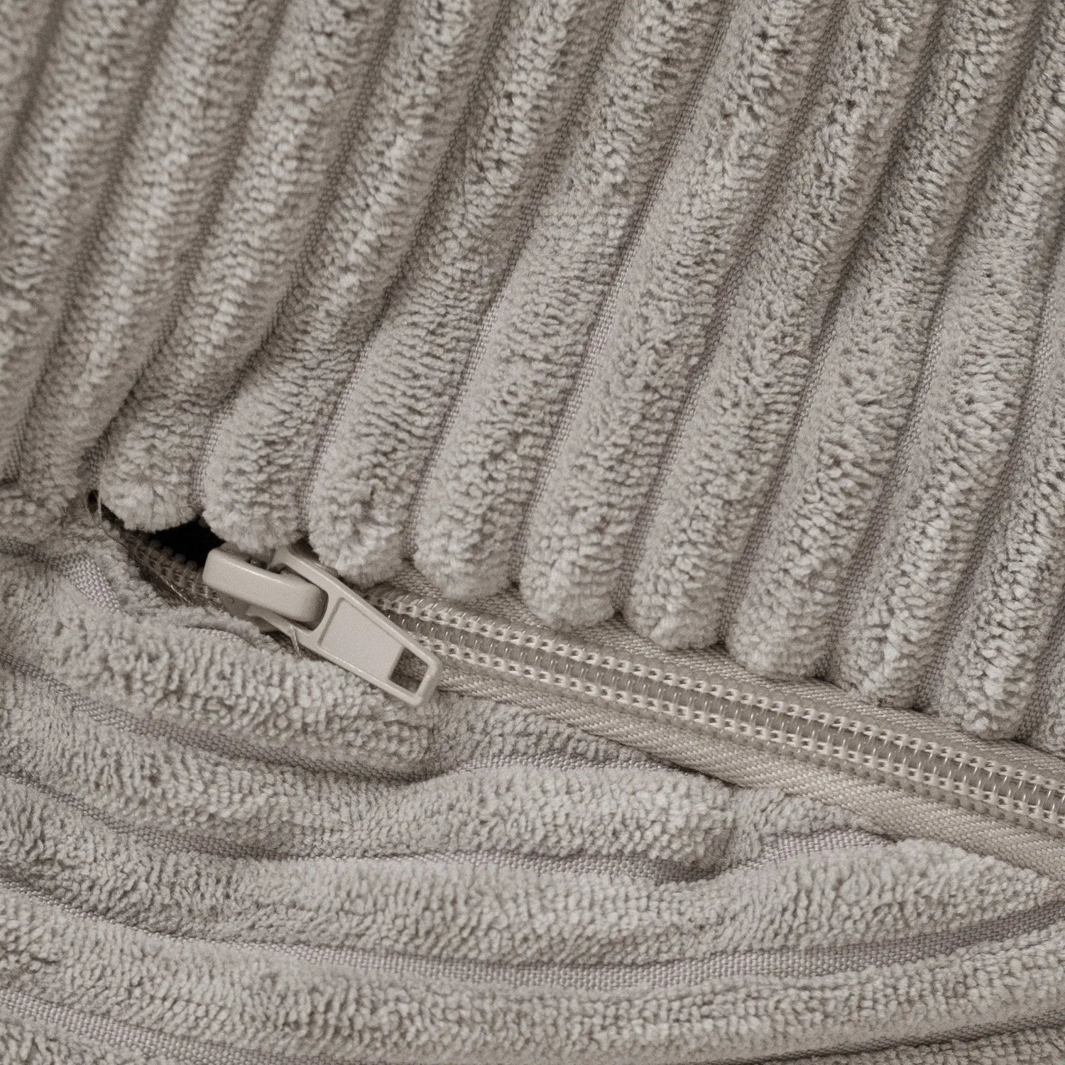 PLUSH NEST Huggy Bear fotelis, 68 × 45 cm, smėlio spalvos, kordurojus | Kinderis.eu