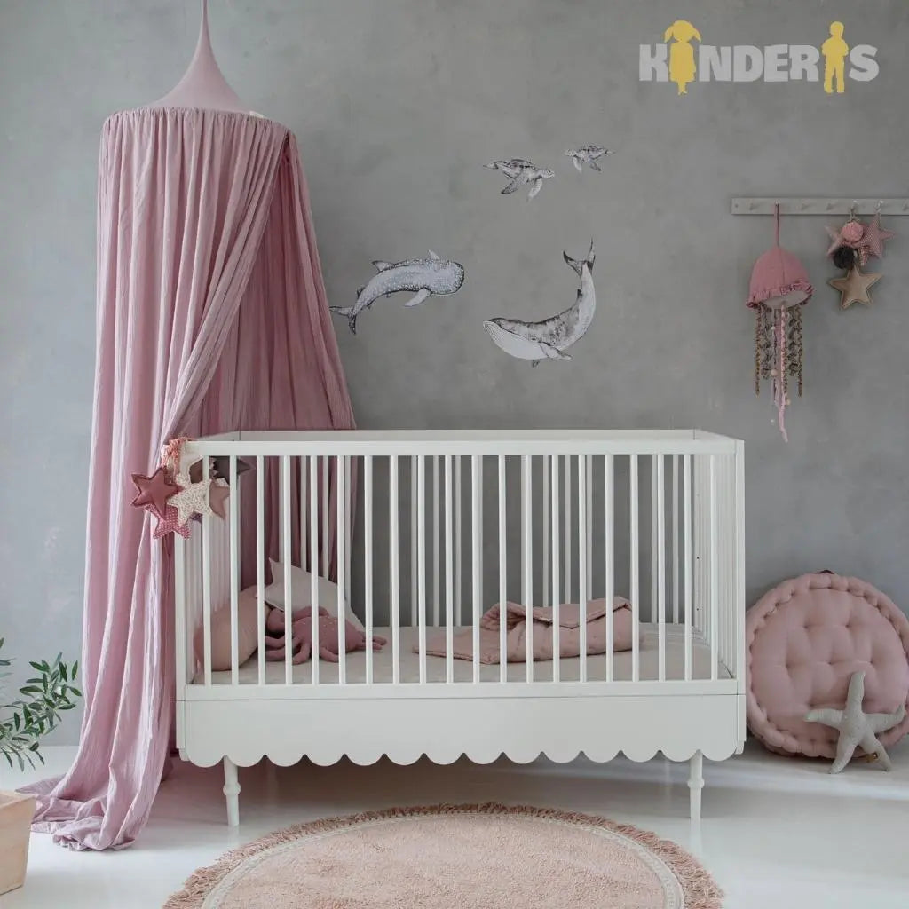 kudikio lovyte pastatyta vaiko kambaryje