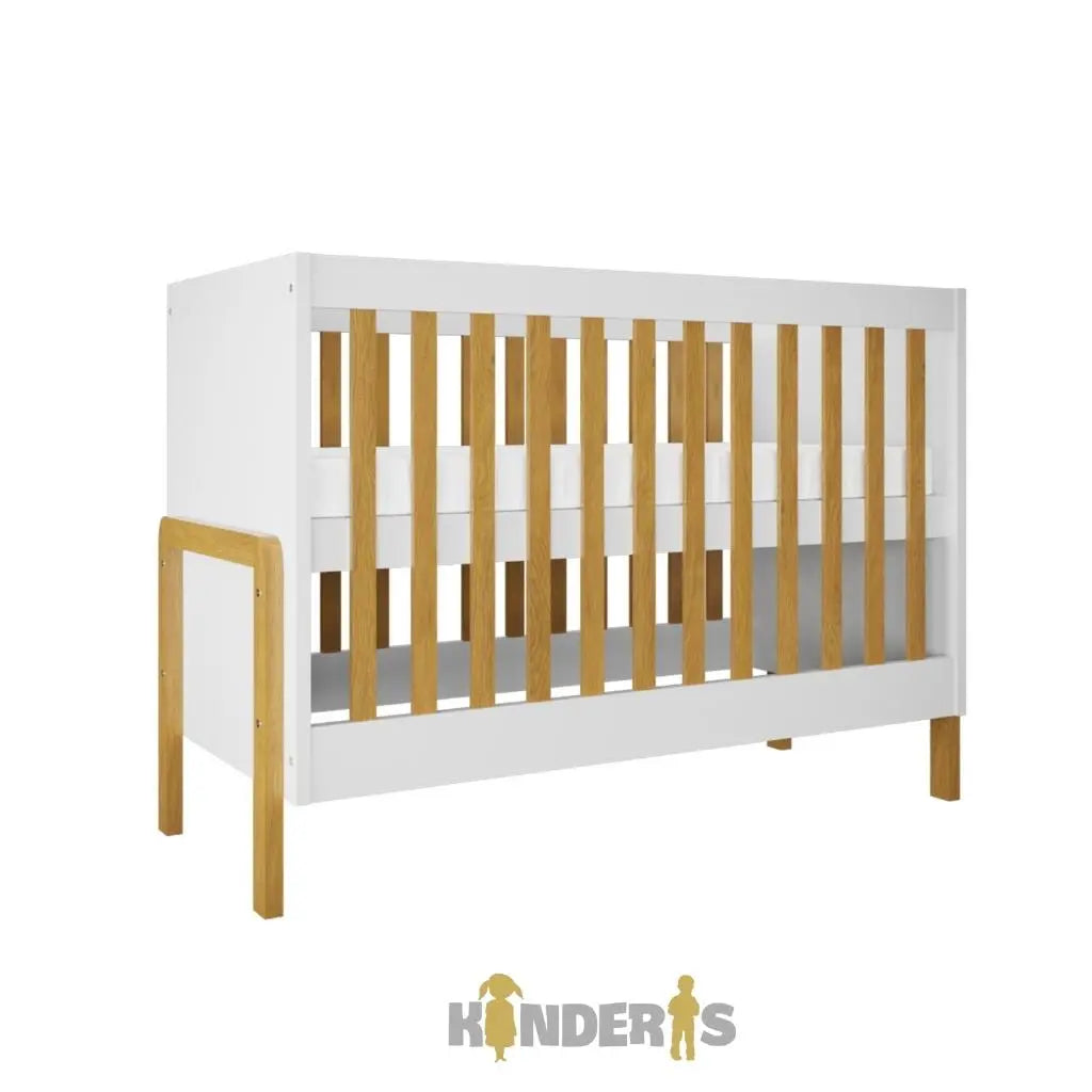moderni kudikio lovyte pastatyta vaiko kambaryje 
