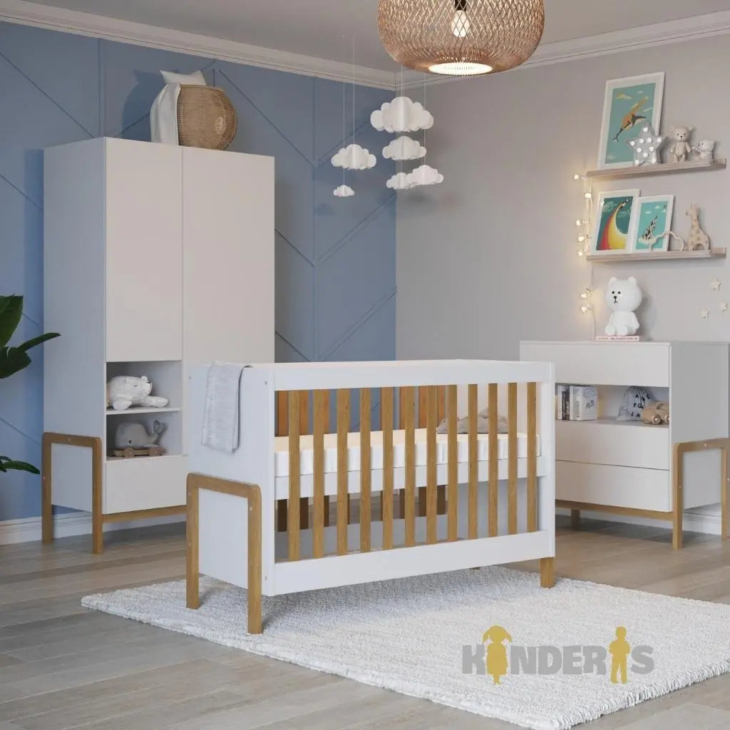 moderni kudikio lovyte pastatyta vaiko kambaryje 