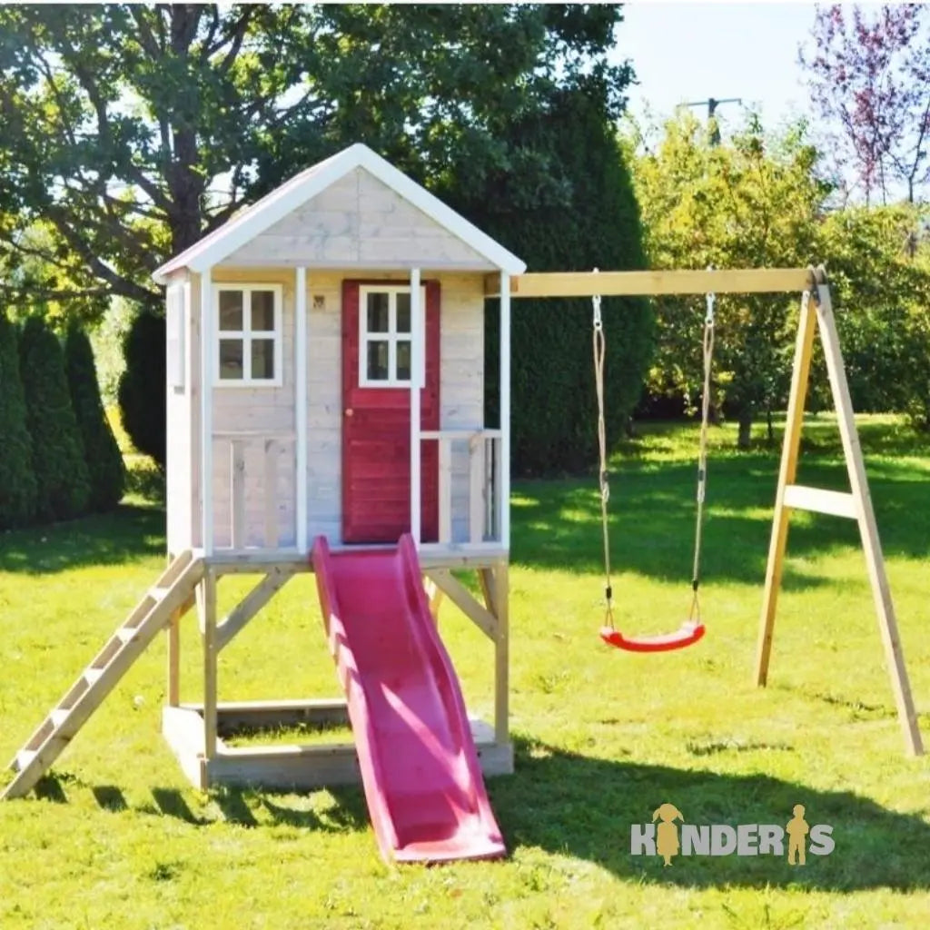 medine zaidimu aikstele pastatyta lauke