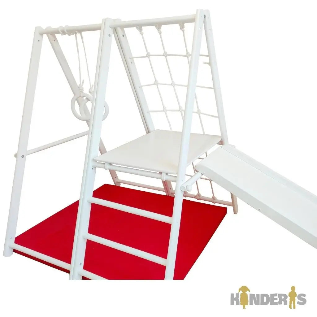 vaikai zaidziantys ant medines zaidimu aiksteles