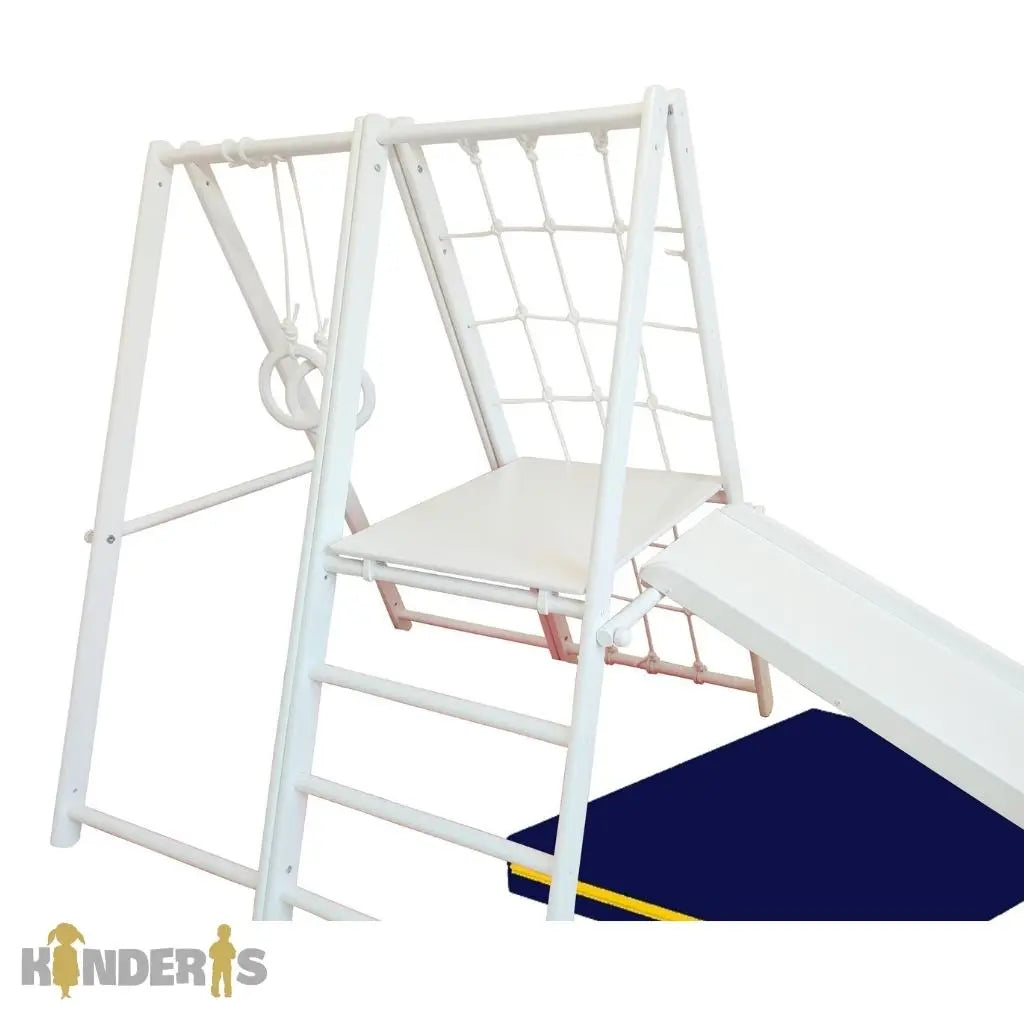 vaikai zaidziantys ant medines zaidimu aiksteles