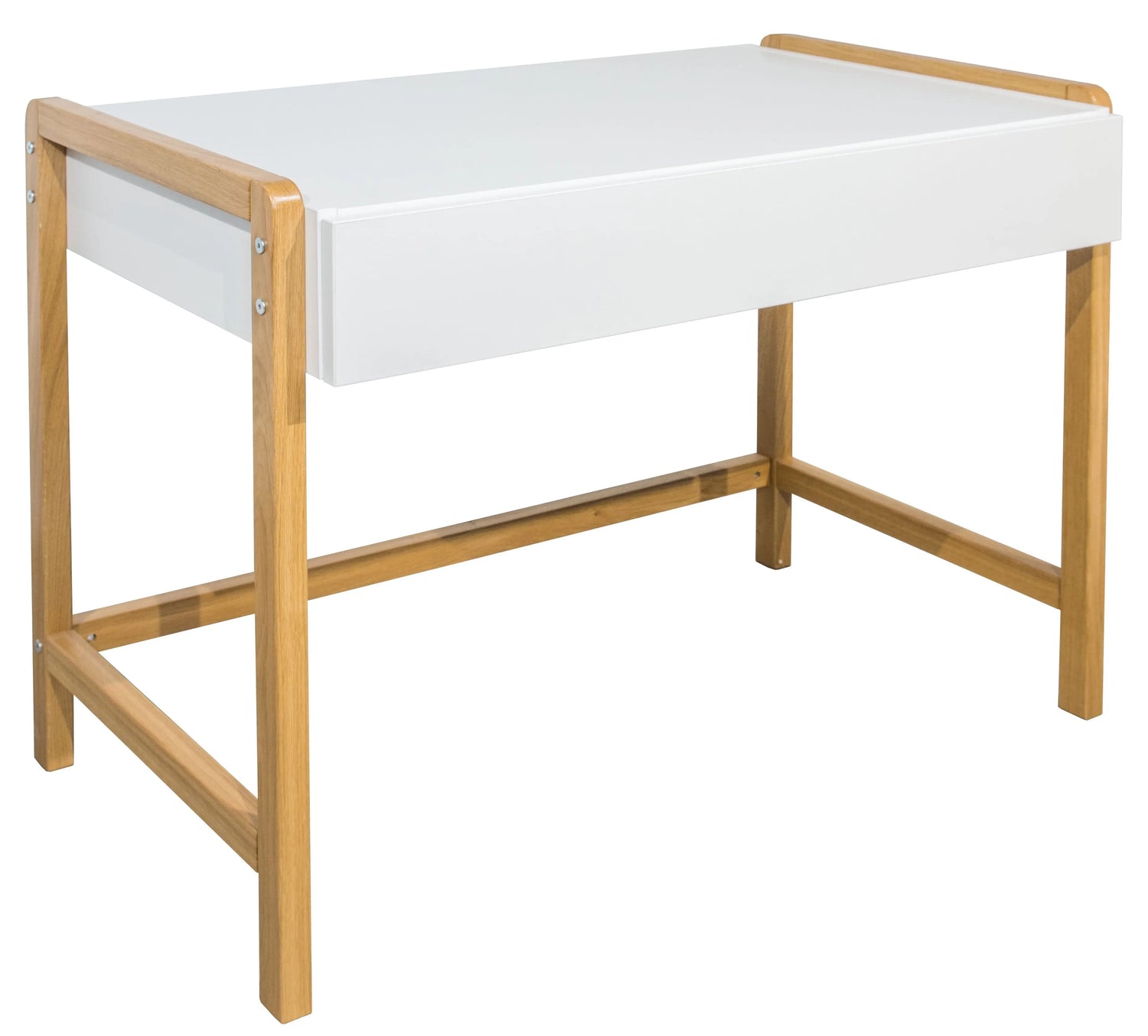 baltos spalvos vaikiskas rasomasis stalas kuris yra pastatytas vaiku kambaryje 