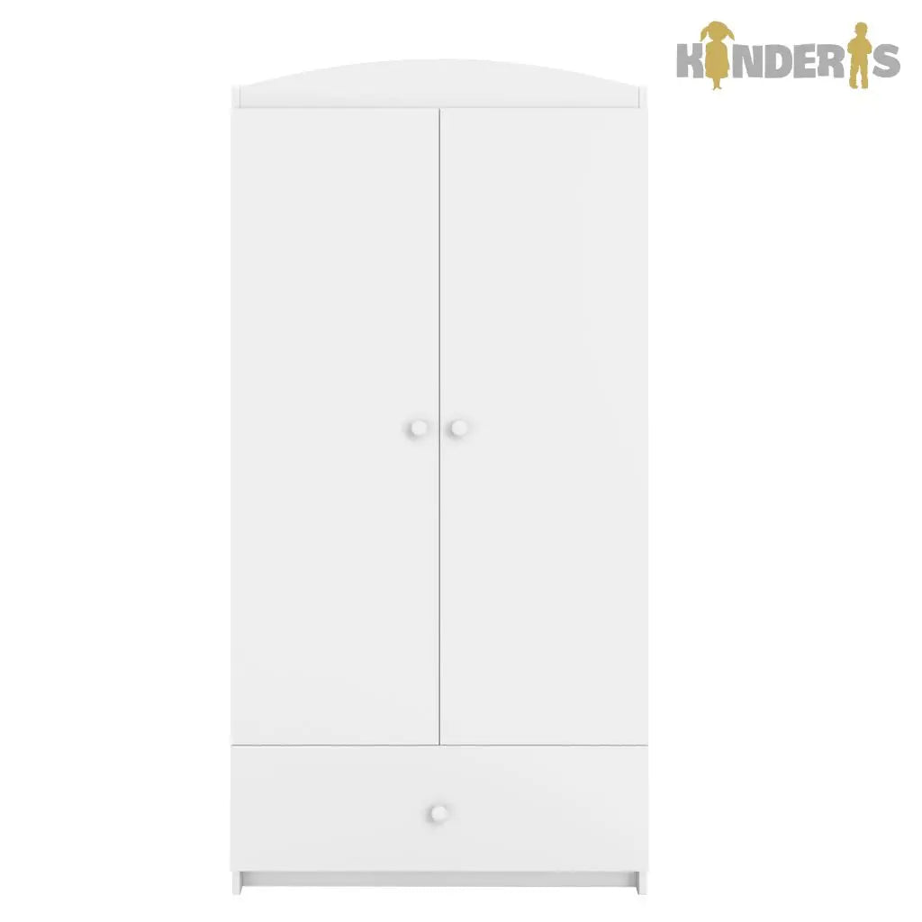 vaikiska balta spinta su skirtingais stalciais vaiku kambaryje