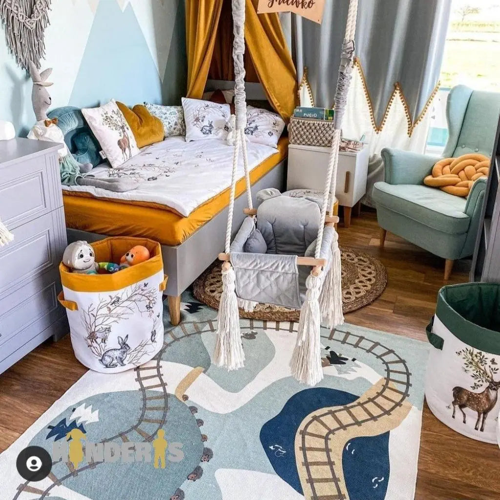 lovos komplektas pastatyas vaiko kambaryje